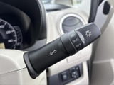 操作しやすい位置に配置され、スムーズなウインカー操作を可能にします。安全確認を怠らず、周囲への注意喚起をしっかり行えます。