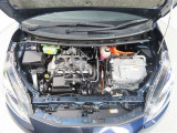 車にとって、とても大切な部分のエンジンルーム。綺麗に清掃済みで安心です。
