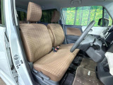 運転席シート廻りは使用感も少なく、良好な状態となっています。丁寧に使われていたことがよくわかりますね。