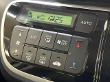 【オートエアコン】一度お好みの温度に設定すれば、車内の温度を検知し風量や温度を自動で調整。暑い&hellip;寒い&hellip;と何度もスイッチ操作をする必要はありません。快適な車内空間には必須の機能ですね♪