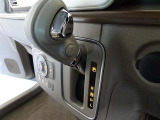 【CVT】無段変速機という意味です。 オートマミッションの中でも、ギヤによる変速をしないので、その分燃費が上がり経済的☆