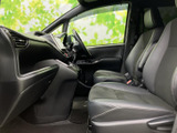 視界の良い運転席は、安全な運転をサポート。快適なドライビングを存分にお楽しみいただけます。