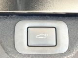 【パワーバックドア】スマートキーや運転席のボタンを押すだけでリアゲートが自動で開閉します!荷物を持っている時や、高い位置にあるバックドアを閉める際に便利な機能です♪