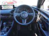 【運転席】最適なドライビングポジションでドライブをお楽しみください。