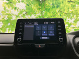 AM・FMのほか、USBやBluetoothなど複数の音源が選べる画面です。お好みの方法で音楽を楽しめるため、通勤や休日のお出かけなど、日々の移動時間を快適に過ごす際に活躍します。