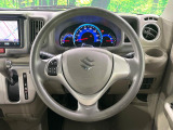 インテリアに合わせたデザインのステアリングは、運転される方のことも考え、運転しやすい形状、大きさです。是非一度、実際に触ってお確かめください。