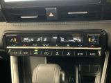 左右独立温度コントロールフルオートエアコンです。運転席、助手席それぞれで独立して温度設定ができます。冷え性の方が乗っても安心ですね♪