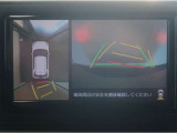 パノラミックビューモニター付きです。車両を上から見た様な映像を画面に表示。運転席からの目視だけでは見にくい、車両周辺の状況をリアルタイムでしっかり確認出来ます。
