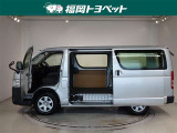 スライドドアは両側手動式です。