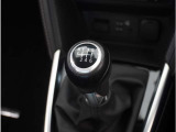 【シフトレバー】シフトもとても操作しやすいデザインになっております。運転する人の事を第一に考えた操作性の高い仕様です。