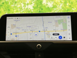 道路や周辺施設が画面に表示され、現在地を確認しながら目的地へのルートを把握できます。地図を見やすく確認できるため、初めて訪れる場所への移動や、日常のお出かけにも頼れる装備です。