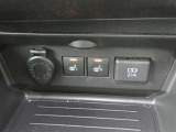 運転席と助手席には寒い時にうれしいシートヒーターが装備されてます。