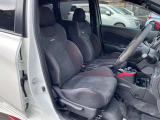 運転席は広く座りやすいです。