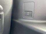 サードシート用にUSB充電ポートも装備されております。