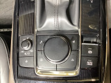 ブレーキペダルから足を離しても、停止状態を維持するオートホールド!信号待ちや渋滞中などにブレーキペダルを踏み続ける必要がなく、足の疲れを軽減してくれます。