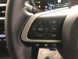 【ステアリングスイッチ】マルチインフォメーションディスプレイ内の表示切替や運転支援機能、オーディオなどの操作をステアリングから手を離さずに行うことができます。
