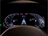 『運転』に対するBMWのこだわりはメーターパネルにも表れております。視野性の良いメーターパネルは疲労感の軽減と、運転の楽しさをもたらしてくれます。