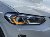 また、BMW正規認定中古車は、エマージェンシーサービスが自動付帯。24時間365日、皆様のカーライフをサポート致します。確かな安心のうえで、「駆けぬける歓び」をご堪能ください。