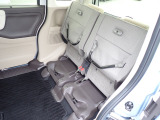 ◆チップアップ&ダイブダウン機構付【ULTR SEAT】は後席座面を左右分割で跳ね上げることができます。トランクで積載できない背の高い荷物をラクラク収納できます。ホンダ車ならではの人気装備です。