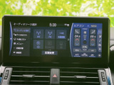 ラジオや音楽、テレビなどの選択項目が一覧で表示され、使いたい音源を見つけやすい構成です。空調の設定も同じ画面で確認でき、日々の移動を便利に支えます。