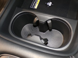 運転席の届きやすいところにドリンクホルダーがついています。視線をそらすことなく手に取れるので運転に集中できて安心ですね。