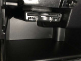 ETC車載器です。センターボックス内に設置されています。センターボックスはキーロック付きです。