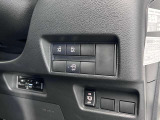 乗り降り便利な両側パワースライドドア付き!