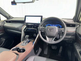 運転席まわりです。 各操作スイッチは使いやすい位置に配置されてます。