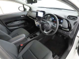 シンプルで使いやすいデザインの運転席です。