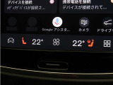 フロントシートには、シートヒーター&シートエアコンに加え、ステアリングホイール・ヒーターも装備。厳寒の地、北欧スウェーデン発祥のブランドならではのアイテムです。