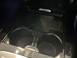 納車前整備は、メルセデスベンツ国際認定メカニックによる最新の検査ライン等の施設が充実した当社工場で入念に行います。メルセデス・ベンツの定める厳しい基準をクリアしたお車のみをご案内させて頂きます。