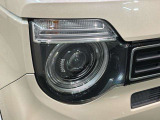LEDヘッドライトは、点灯の瞬間から最大光量を発揮し、突然暗くなるトンネルなどでの安定感を高めます。