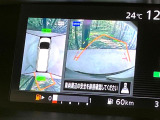 【アラウンドビューモニター】専用のカメラにより、上から見下ろしたような視点で360度クルマの周囲を確認することができます☆死角部分も確認しやすく、狭い場所での切り返しや駐車もスムーズに行えます。