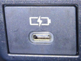 充電用USB端子を装備しております。