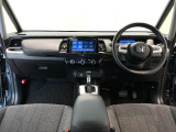 【前方視界】開放的な前方視界!運転がしやすく疲れにくいです♪窓が大きく、見通しがとっても良いおクルマですよ♪