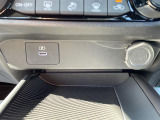 【USB端子】USB接続もついていますので携帯などの電子機器の充電にも使えて便利です♪