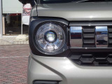 LEDヘッドランプの形状やレンズ状態を確認できます。