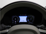 運転にかかわる主要な情報は、12.3インチのデジタル液晶ドライバー・ディスプレイにわかりやすく表示されます。お好みの表示パターンと背景色へと変更できますので、状況に合わせてお選びください。