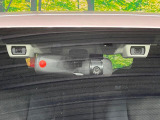 【アイサイトVer2】前方の車両等を検知し、衝突しそうな時は警報で注意を促し、ブレーキを踏む力をサポート。ブレーキを踏めなかった場合は衝突被害軽減ブレーキが作動、衝突回避をサポートします。