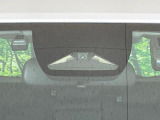 【ホンダセンシング】走行中に前方の車両等を認識し、衝突しそうな時は警報とブレーキで衝突回避と被害軽減をアシスト。より安全にドライブをお楽しみいただけます。