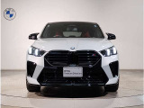 ☆BMWの代名詞とも言える【キドニーグリル】一目見ただけでBMW車であると認識できる確固たるアイコンとして存在感を放ちます☆