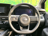 インテリアに合わせたデザインのステアリングは、運転される方のことも考え、運転しやすい形状、大きさです。是非一度、実際に触ってお確かめください。