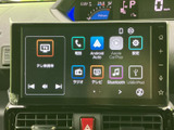 ラジオやテレビ、Bluetoothなどの項目が画面にまとまり、使いたい機能を視覚的に選びやすい構成です。日々の移動で音楽や通話を活用したい方にも便利にお使いいただけます。
