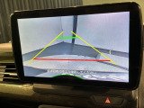リバースギアに入れるだけで後方の表示へ切り替わります。夜間や雨の日の駐車も楽になりますよ。