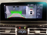 【ⅰドライブナビゲーション】文字情報も鮮明に表示する高解像度カラーディスプレイを採用。視認性に優れた地図デザインと特徴的な建造物を目印にした描写表示で現在位置を把握できます。地図データの更新も可能です
