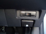 ETCは運転席の下側に装備されています