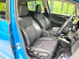 運転席まわりには十分なスペースがあり、大柄な方でもゆったり運転していただける環境です。