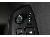 狭い場所も苦になりません。電動格納ドアミラー装備。