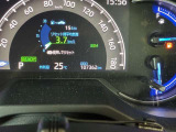 視認性に優れたメーターを採用しており、走行中でも車速や情報が分かりやすく表示されます。運転時の視線移動をむりのない範囲に抑え、快適で安心感のあるドライブをサポートします。