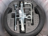 スペアタイヤ&車載工具も搭載してます